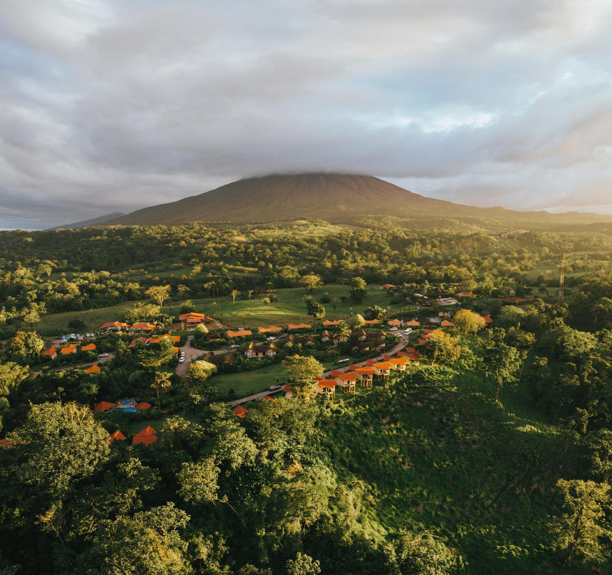 Montana De Fuego Mountain Resort & Spa Ла Фортуна Экстерьер фото
